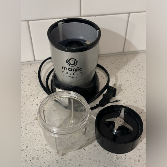 Mini Magic Bullet. Works great - Picture 3 of 3
